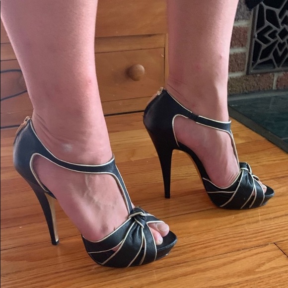 Express Heels - Picture 4 of 7